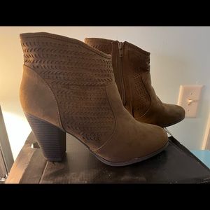 A.N.A. Anita Booties